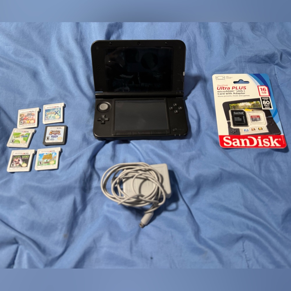 Nintendo 3DS XL with Games and Memory Card